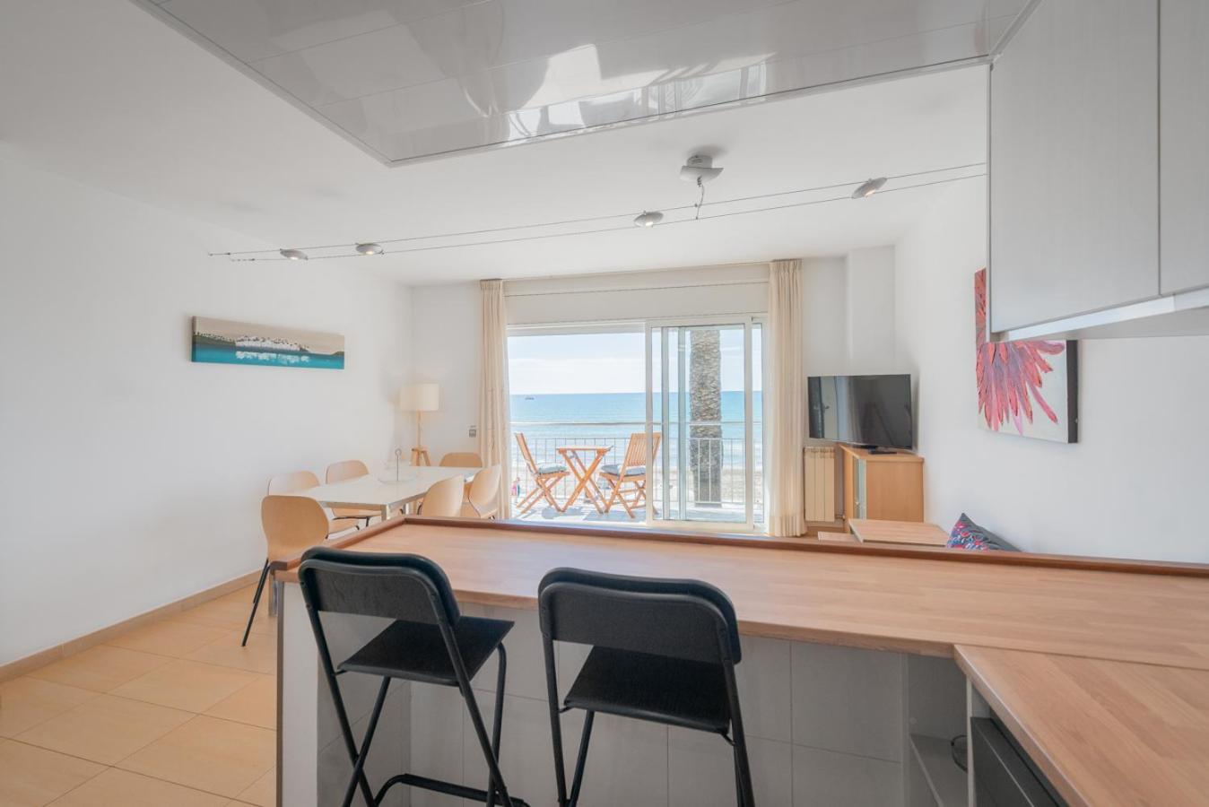 Insitges Sant Sebastia'S Beach Sitges Exterior foto
